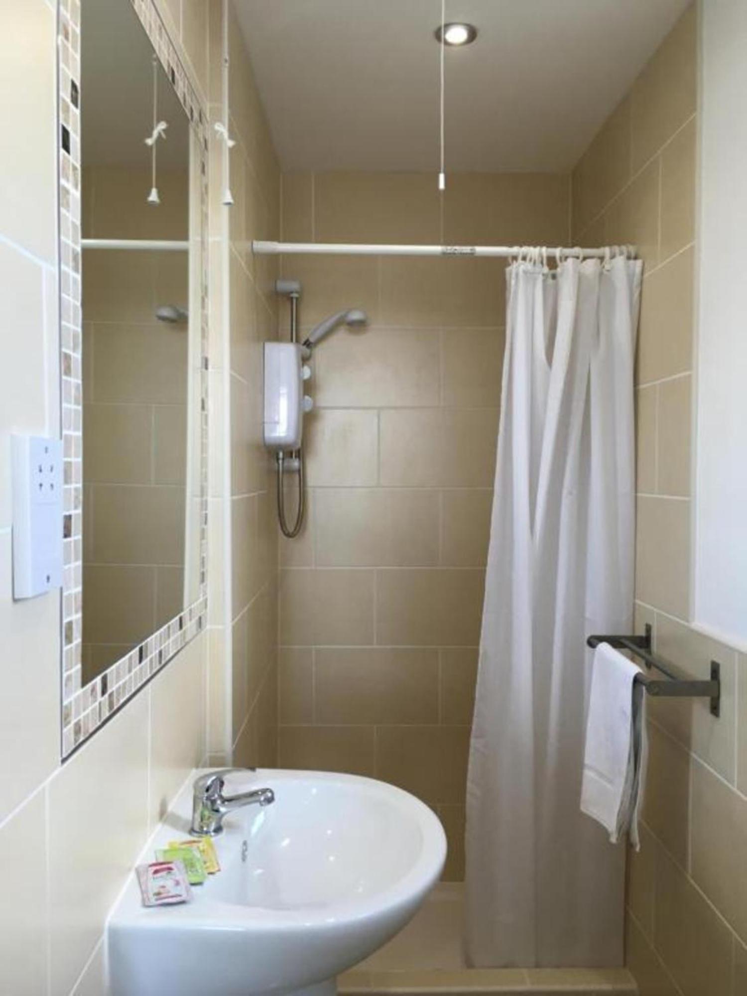 Oyo Wave Crest Hotel Μπλάκπουλ Εξωτερικό φωτογραφία