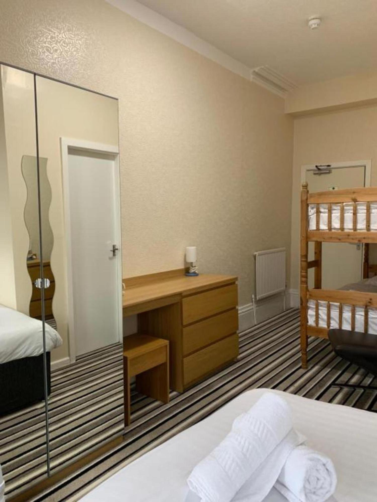 Oyo Wave Crest Hotel Μπλάκπουλ Εξωτερικό φωτογραφία