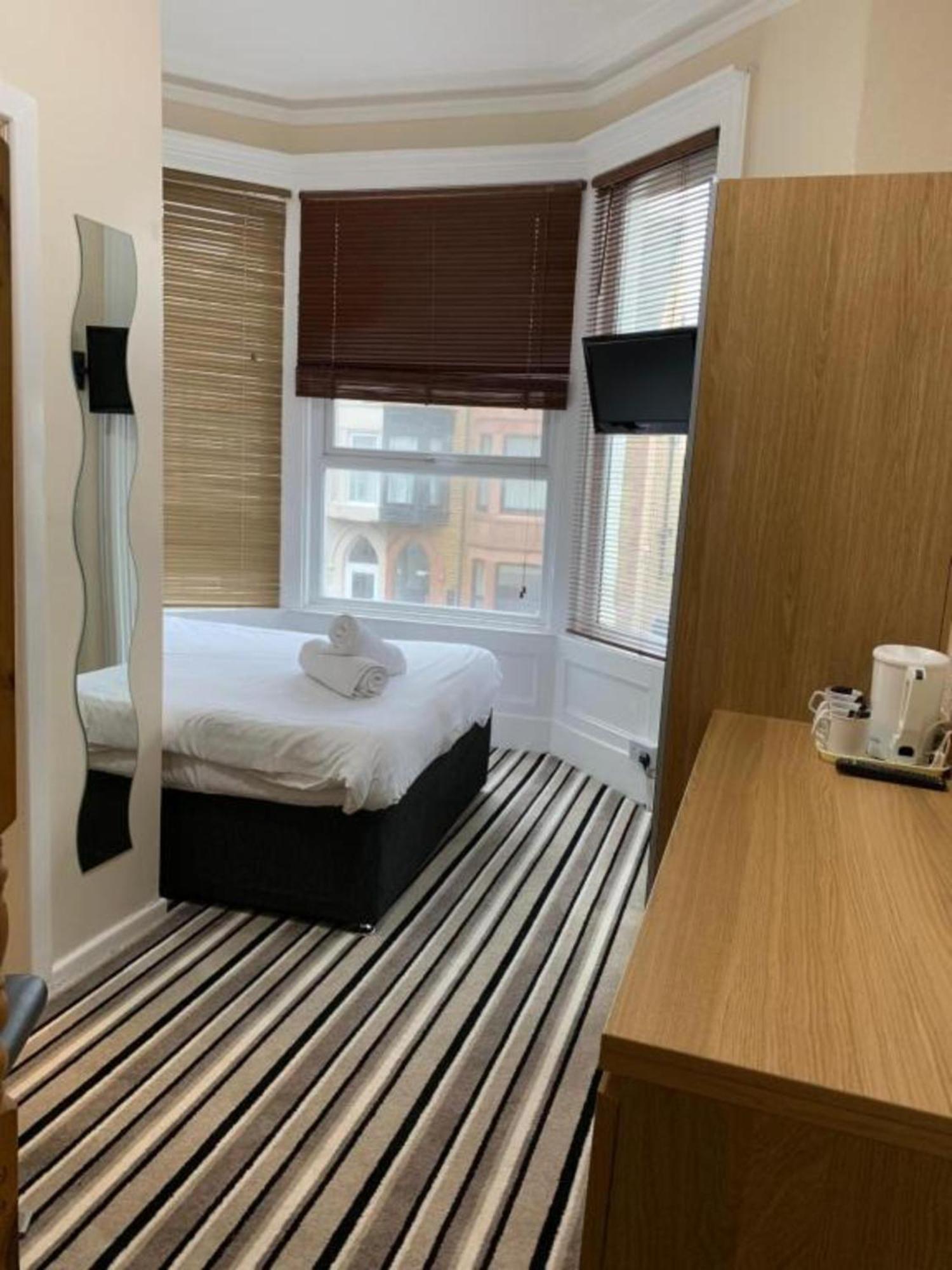 Oyo Wave Crest Hotel Μπλάκπουλ Εξωτερικό φωτογραφία