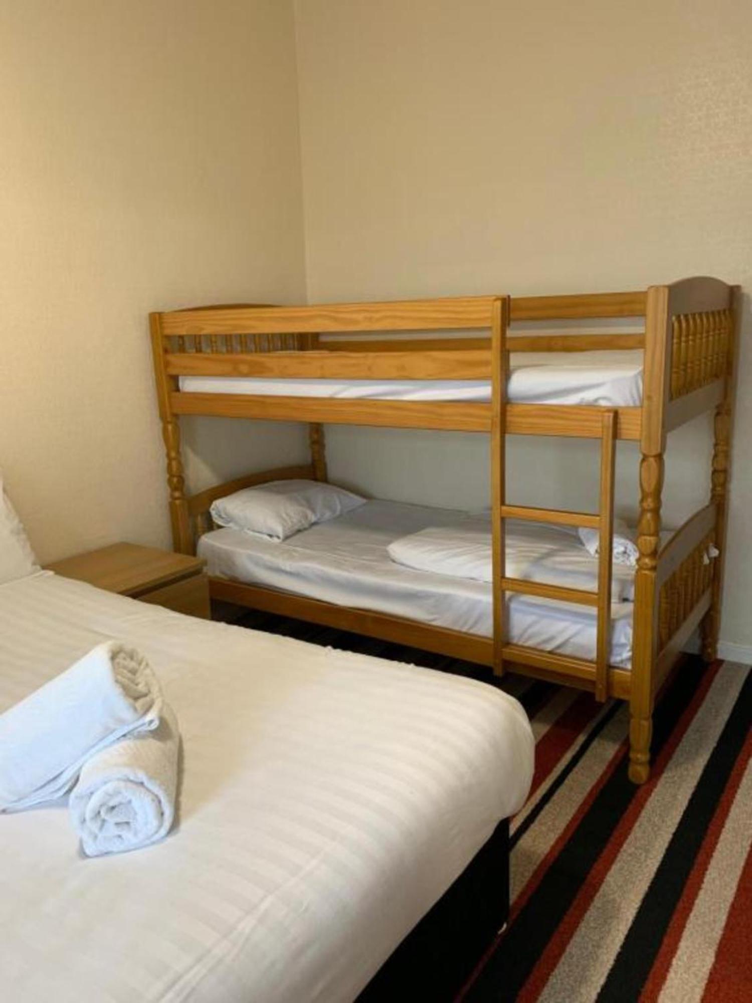 Oyo Wave Crest Hotel Μπλάκπουλ Εξωτερικό φωτογραφία