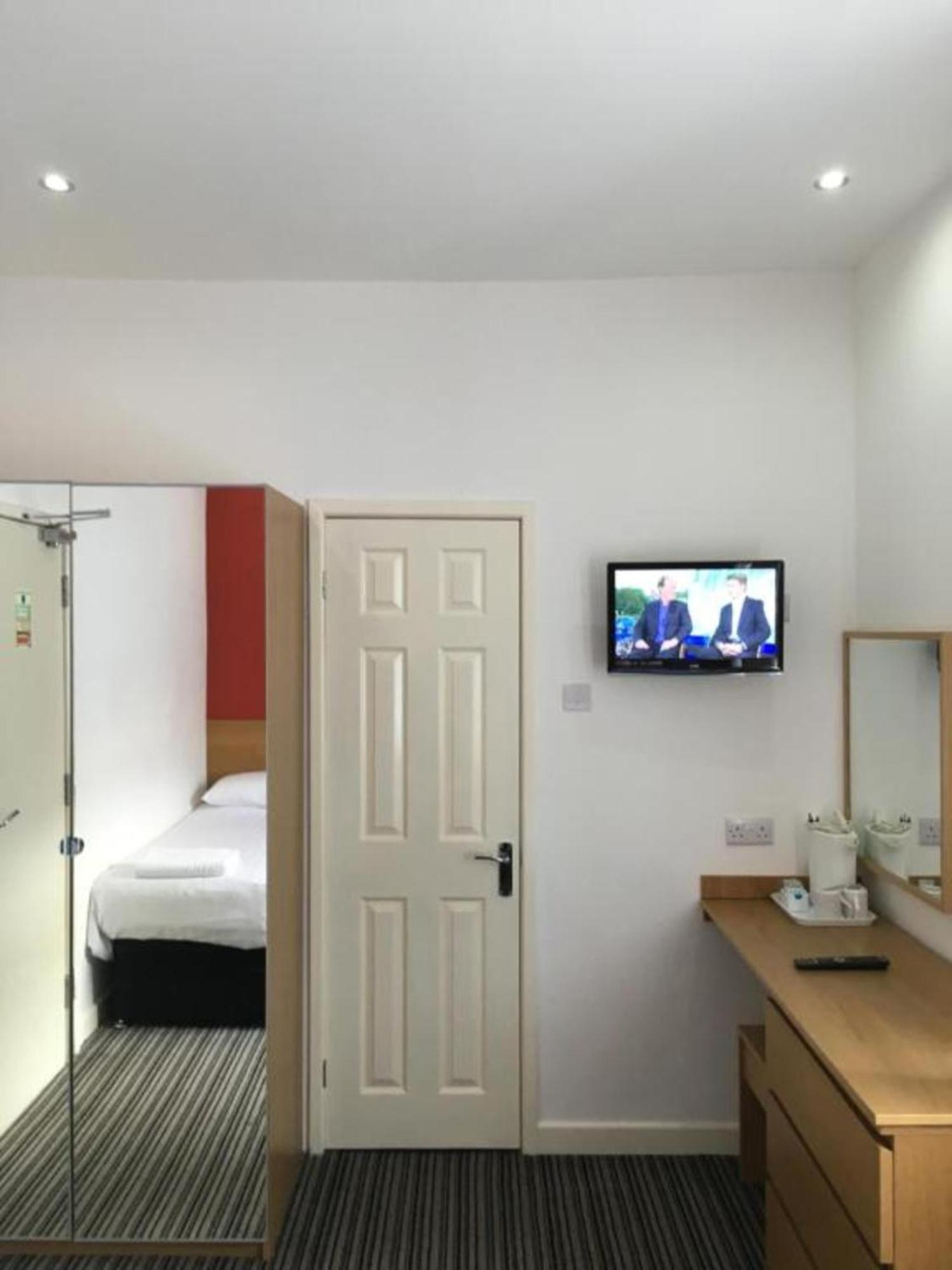 Oyo Wave Crest Hotel Μπλάκπουλ Εξωτερικό φωτογραφία