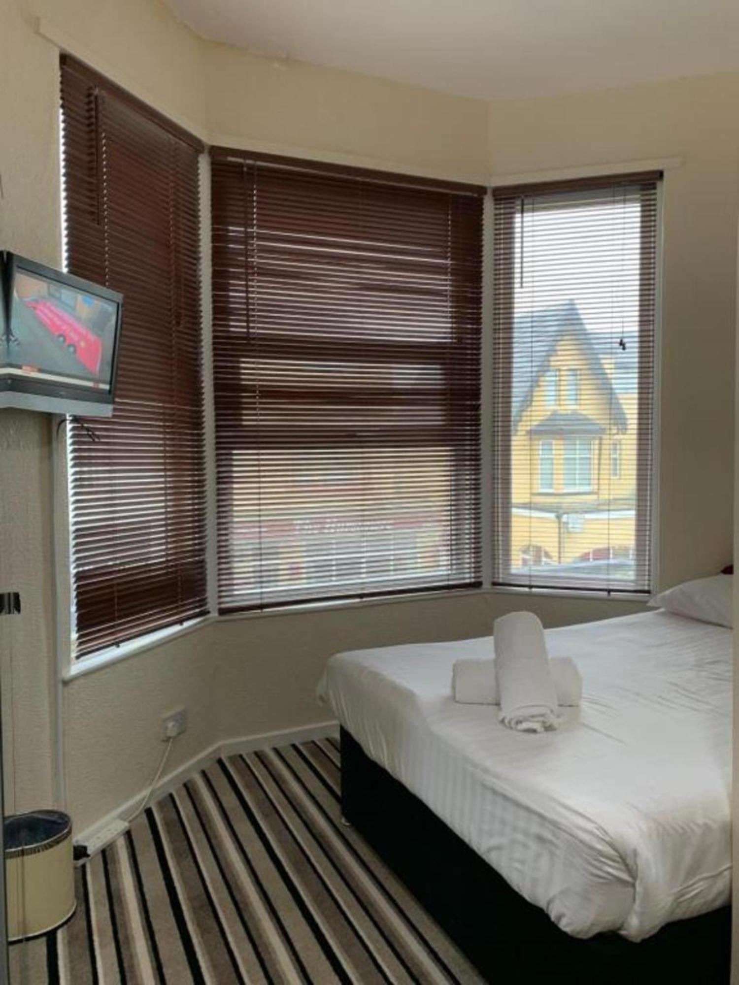 Oyo Wave Crest Hotel Μπλάκπουλ Εξωτερικό φωτογραφία