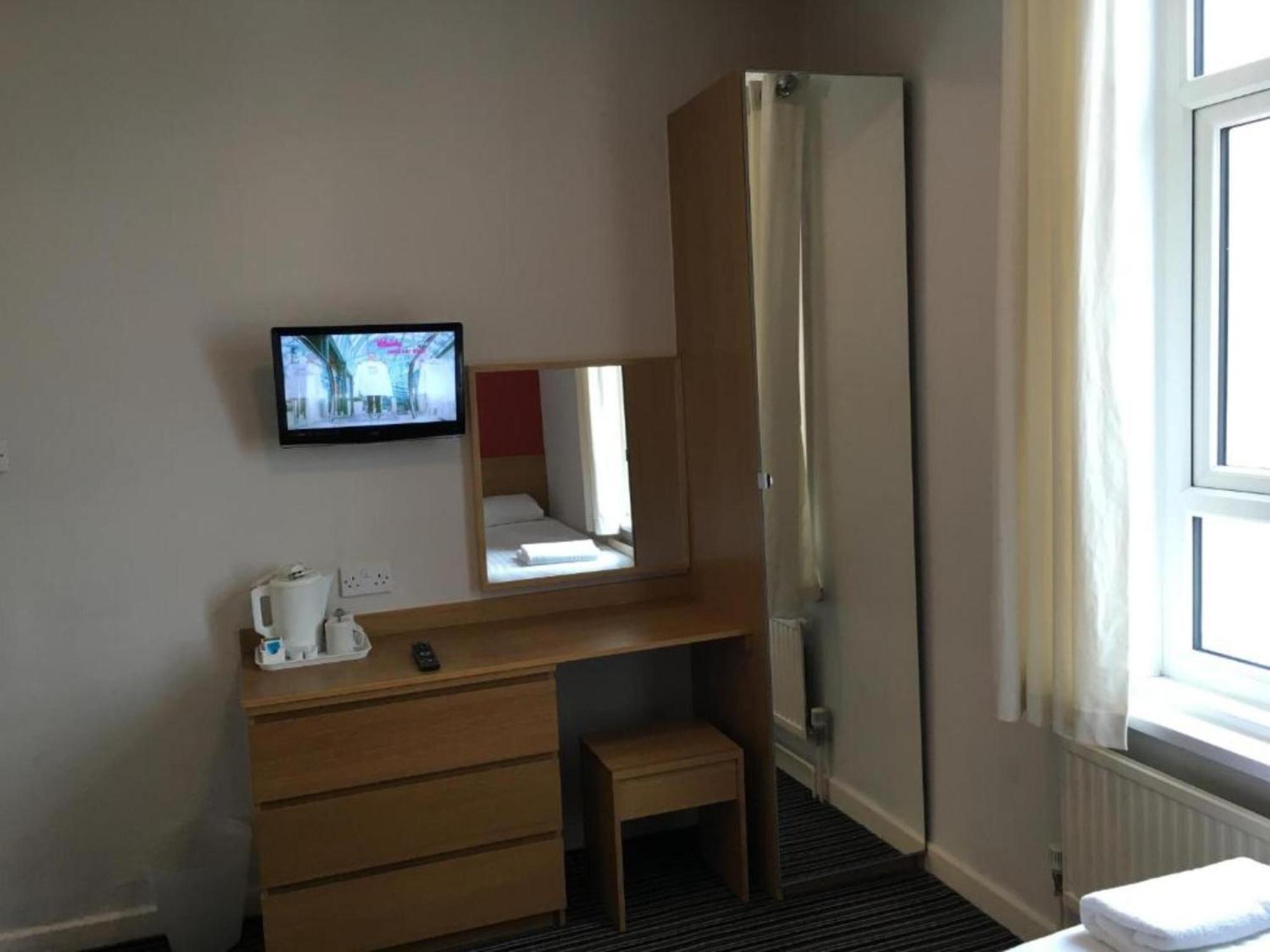 Oyo Wave Crest Hotel Μπλάκπουλ Εξωτερικό φωτογραφία