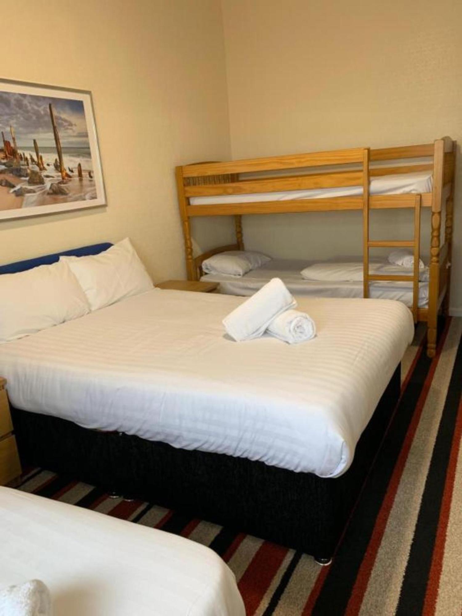 Oyo Wave Crest Hotel Μπλάκπουλ Εξωτερικό φωτογραφία