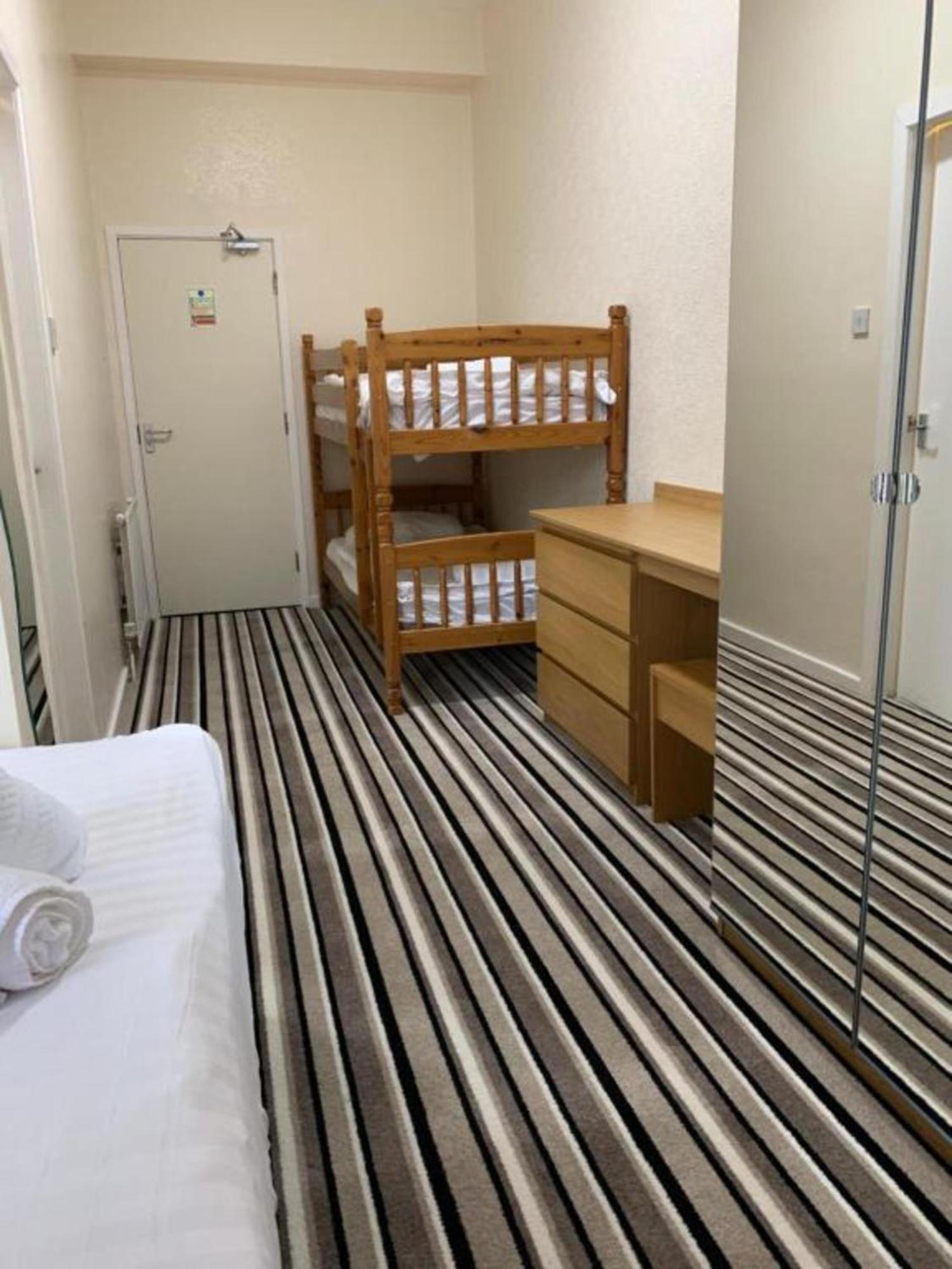 Oyo Wave Crest Hotel Μπλάκπουλ Εξωτερικό φωτογραφία