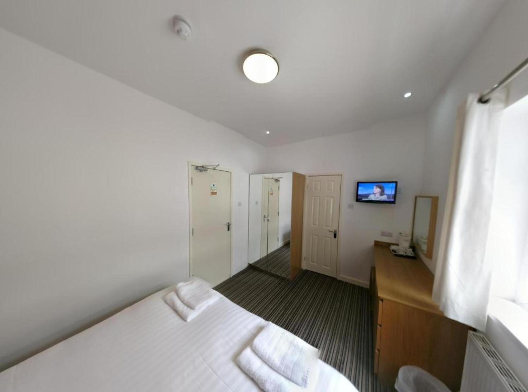 Oyo Wave Crest Hotel Μπλάκπουλ Εξωτερικό φωτογραφία