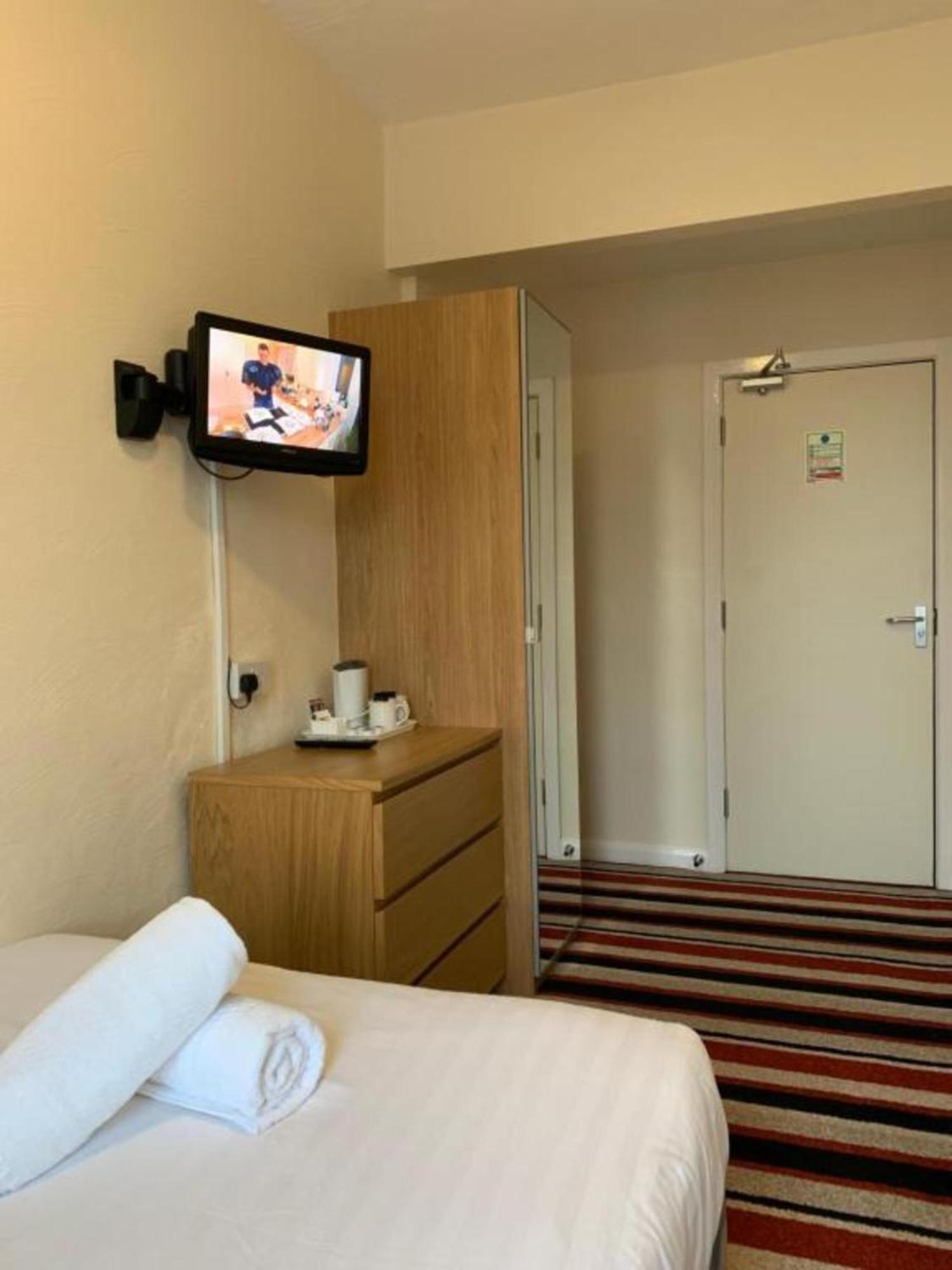 Oyo Wave Crest Hotel Μπλάκπουλ Εξωτερικό φωτογραφία