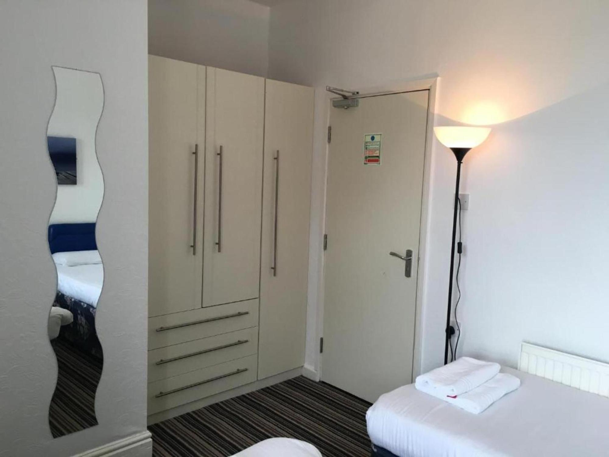 Oyo Wave Crest Hotel Μπλάκπουλ Εξωτερικό φωτογραφία