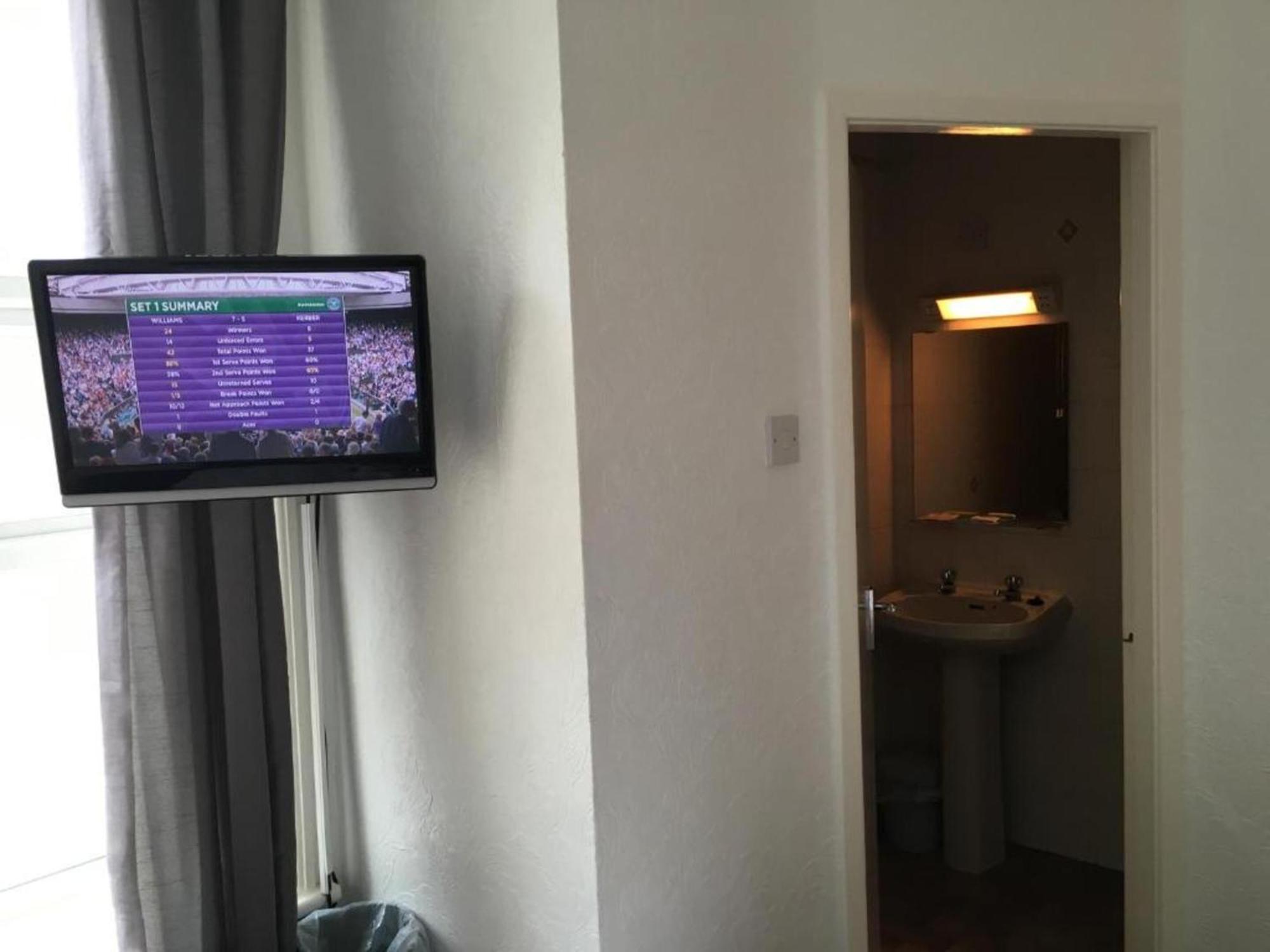 Oyo Wave Crest Hotel Μπλάκπουλ Εξωτερικό φωτογραφία